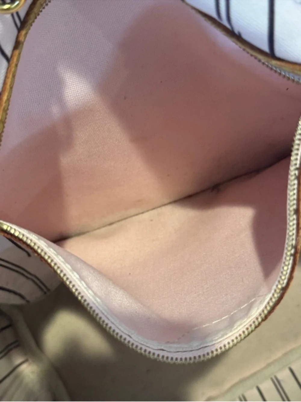 Authentic Louis Vuitton Neverfull MM bag with pink interior - Picture 13 of 14